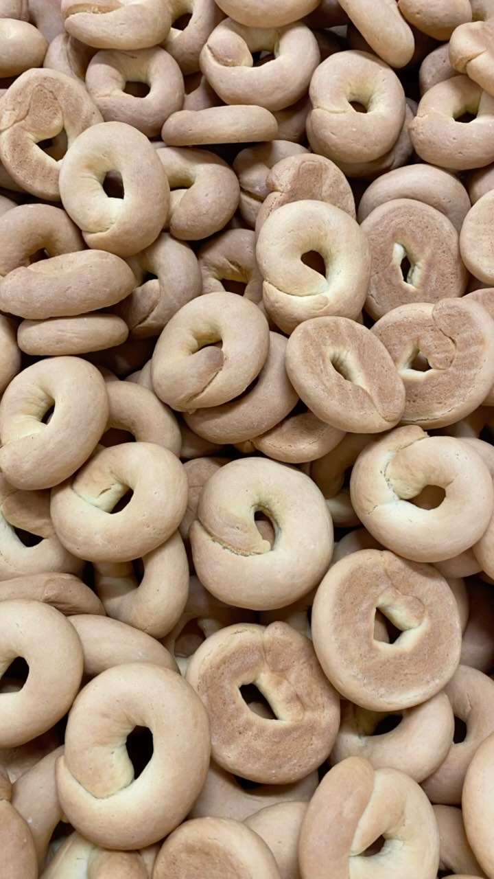 One of our fan favourites. Lemon Taralli 🍋You can’t stop at one…#lemontaralli #dolcemiobi....