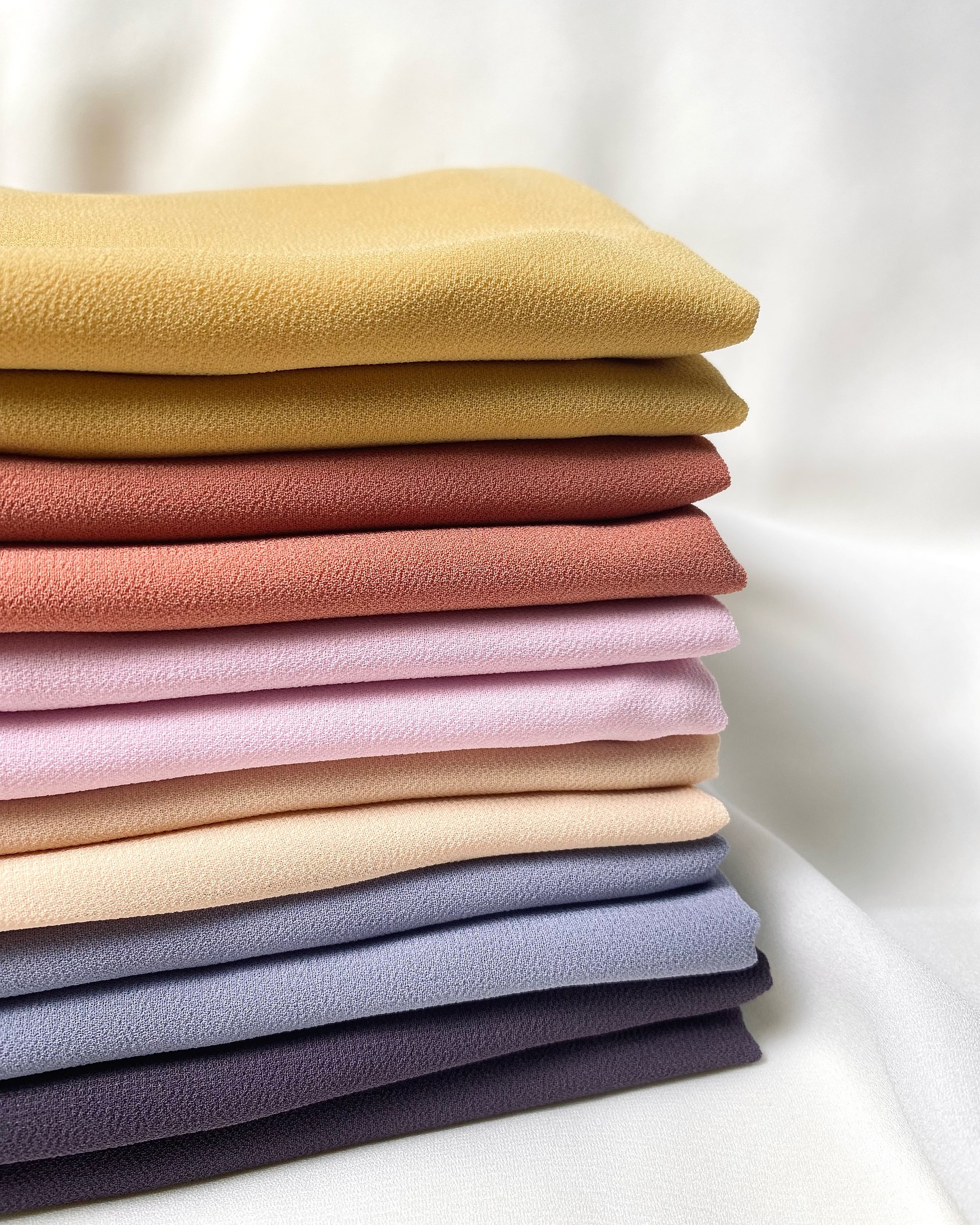 ANGGUNZARA’s Signature - Premium Kate.
It gives you plenty of freedom to style it however way you want to ˖ ࣪⊹𐙚
𐙚 Unique custom shape - Oval & Curved Edge
𐙚 Beautiful drapes
𐙚 Flowy
𐙚 Easy to style
𐙚 Neat babyseam finishing
𐙚 More coverage
𐙚 Minimal ironing
Material: High Quality Georgette Chiffon
Measurement: 2m x 0.7m
ꨄ︎COMBO 3 for RM100. Voucher code: COMBOPK ꨄ︎
Purchase Thru:
✨Website: https://www.anggunzara.com/product-category/premium-kate/
✨Shopee : https://shopee.com.my/anggunzara.os
✨Whatsapp: wasap.my/60104595525
✨Official Agents : @miminadiya @anggunzara_teganu @anggunzara.bymuny