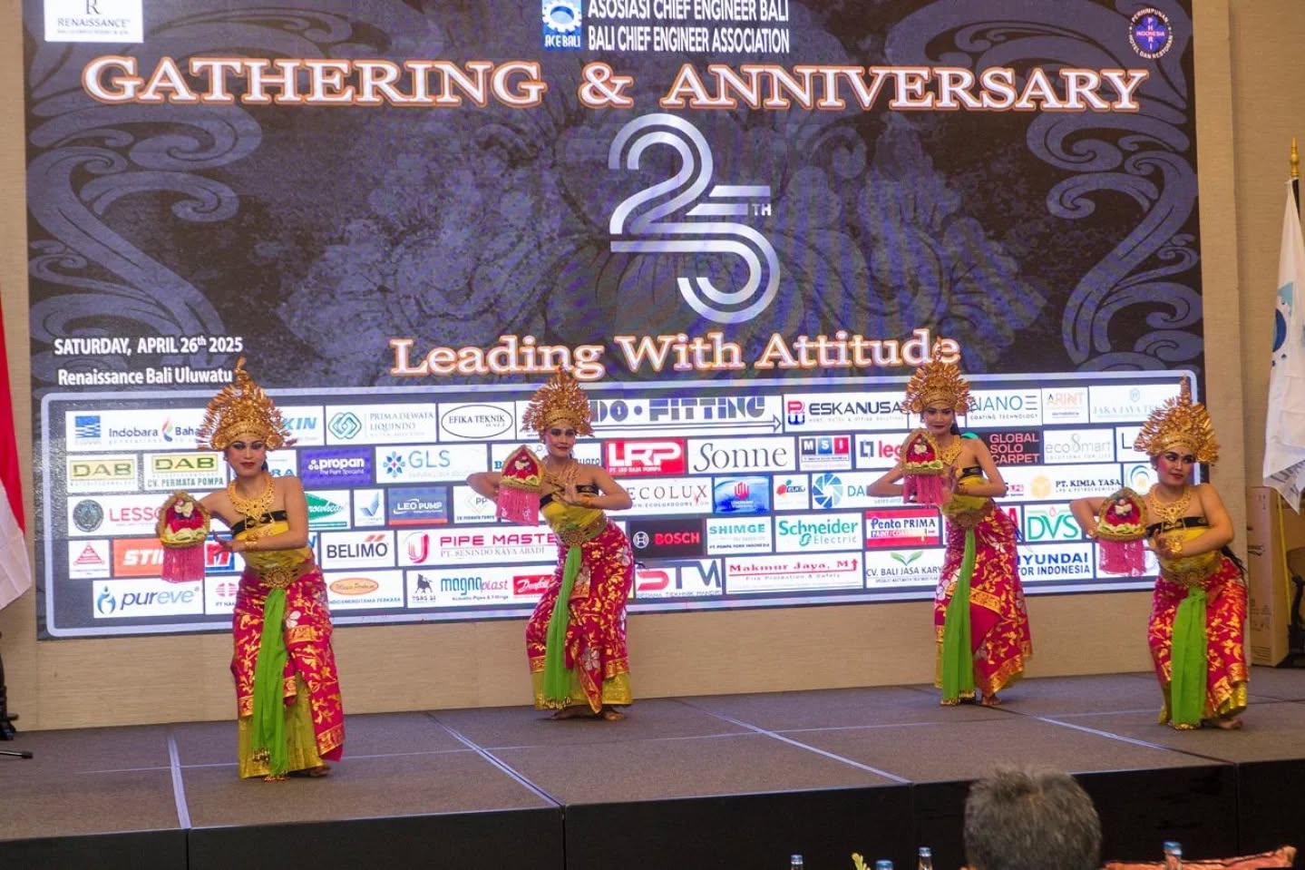 Om Swastyastu,
Rahajeng Semeng Engineer
Akhirnya paripurna sudah pelaksanaan acara ACE Bali Gathering & 25th Anniversary yang diselenggarakan pada hari Sabtu, 26 April 2025, bertempat di Ball Room Renaissance Uluwatu Hotel & Spa.
Acara ini dihadiri oleh sebanyak 550 orang peserta engineer dari seluruh Bali dan juga ikut hadir perwakilan dari PHRI Bali dan beberapa perwakilan dari ACE dari luar Bali.
Acara yang dimeriahkan oleh beberapa entertainment, pameran produk-produk dan presentasi dark vendor pendukung.
Pada kesempatan itu, ACE Bali juga berkesempatan untuk memberikan dana duka untuk beberapa keluarga dari anggota ACE Bali yang telah wafat.
ACE Bali mengucapkan terimakasih yang sebesar-besarnya atas dukungan dari 55 vendor yang men-support acara ini sehingga terselenggara dengan baik.
Puncak dari acara ini adalah perayaan ulang tahun ACE Bali yang ke 25 yang dihadiri oleh para founder dan sesepuh ACE Bali.
Akhir kata, Selamat Ulang Tahun ke 25 ACE Bali.
ACE Bali Jaya, Jaya, Jaya, Luar Biasa
Sampai jumpa di acara ACE Bali berikutnya
OM Canti, Canti, Canti, Om
Salam Enginer
